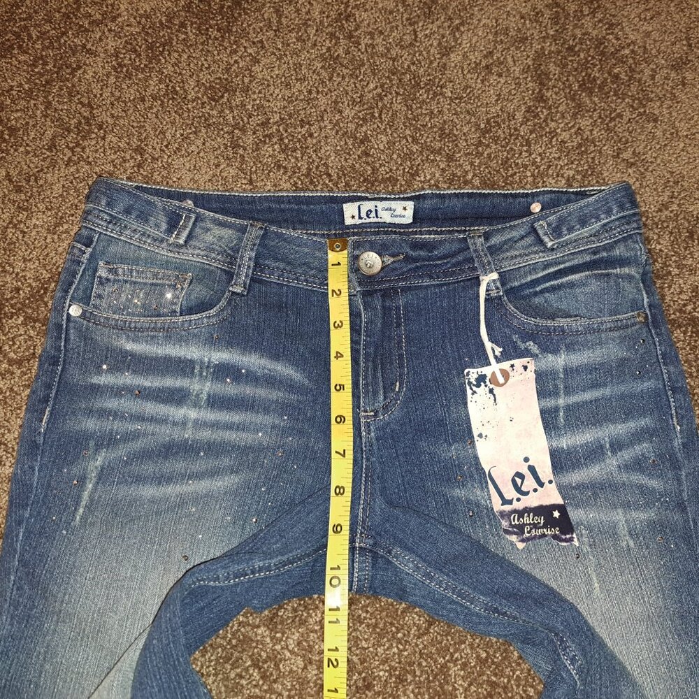L.e.i Jeans Ashley Lowrise Distressed Capris w/Rhinestone Embellishments NWT - Picture 11 of 11